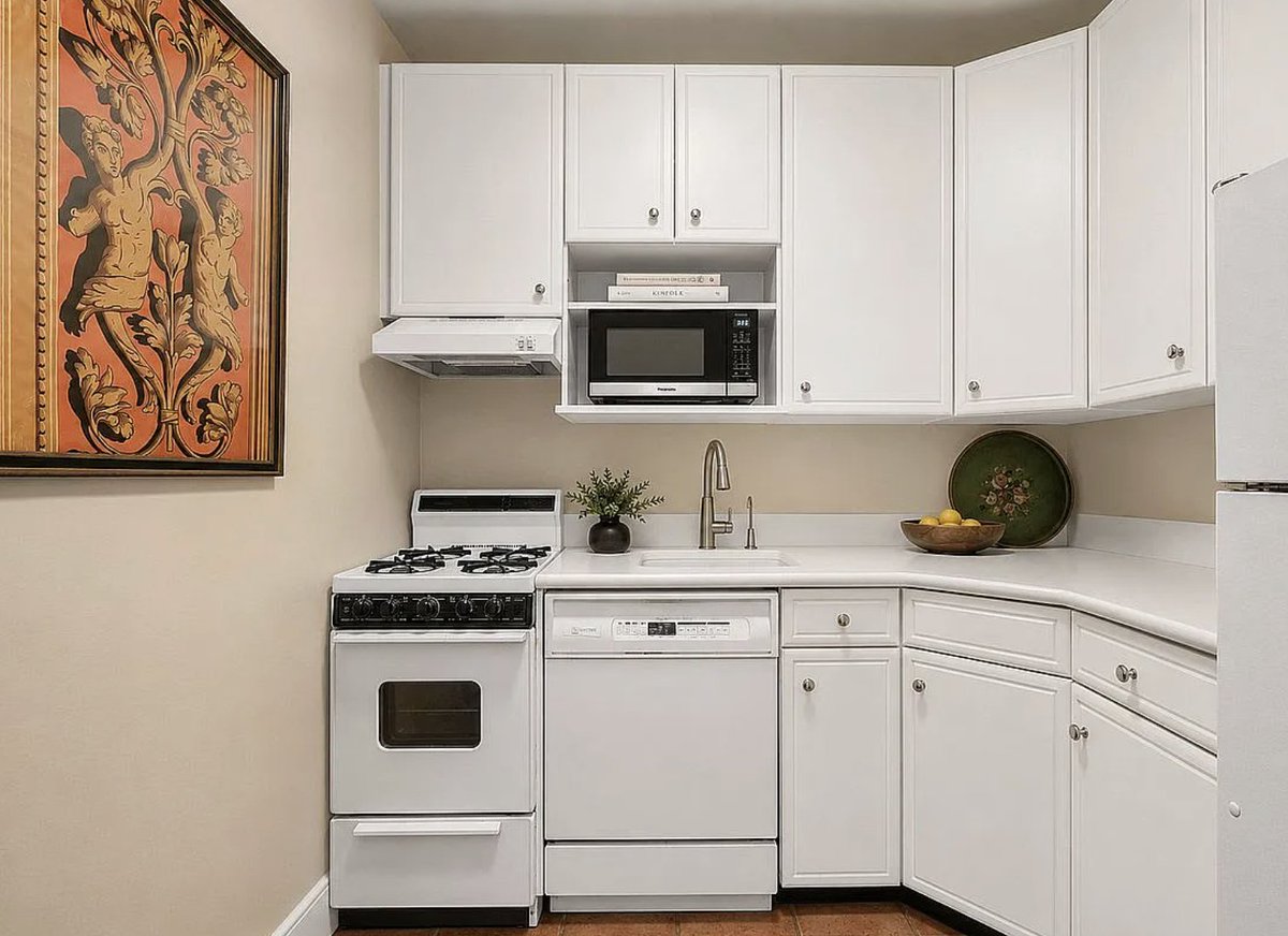 UESHomesGuide's tweet photo. Pin-drop quiet on the 10th floor in the heart of Lenox Hill. 🏙️

📍 205 E 63rd St 
✨ Spacious alcove studio 
🔑 24/7 doorman building 
🚇 Subway right outside 
🐾 Pet-friendly

$230,000 https://t.co/vORnLbZdqo