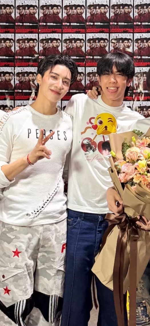 chokunchoboii's tweet photo. ก็เลือกพี่จั๋งมาตลอด กับพี่จั๋งทำตัวเล็กตัวน้อย ดูเอา ตัวเล็กของพี่จั๋งมากกกกกกกกกกก https://t.co/tqOdTWwFC8