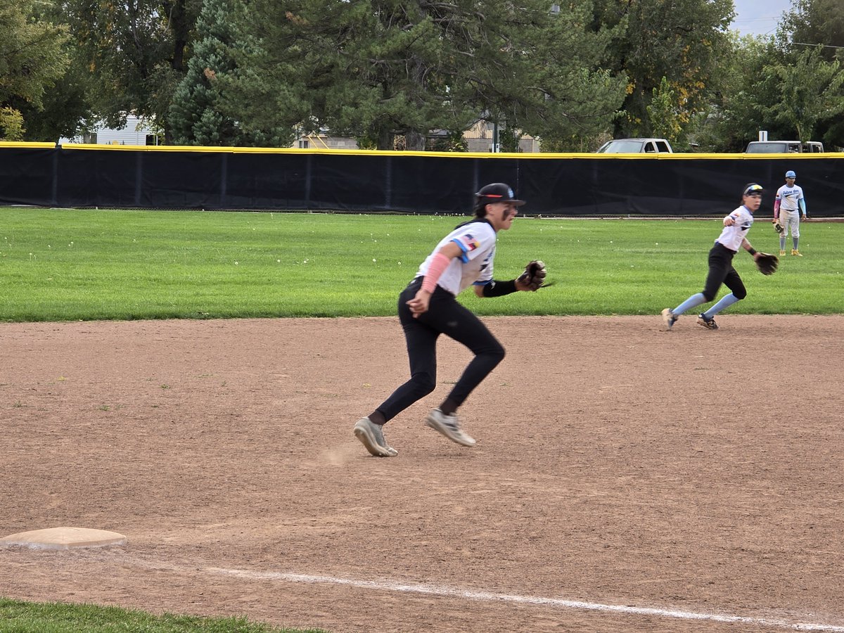 TateBadell28's tweet photo. Just a little defense today. Playing with Future Stars 16U Gold in Saturday League games.

#baseball
#grind 
#hardwork 

@coachJohneric 
@CoachMamsUD 
@CoachBeede 
@CoachMongero 
@CoachBailey45 
@CoachDanCasey 
@coachschuman 
@Coach_Norvell 
@CoachSBeamer https://t.co/TRDbEcNIGE