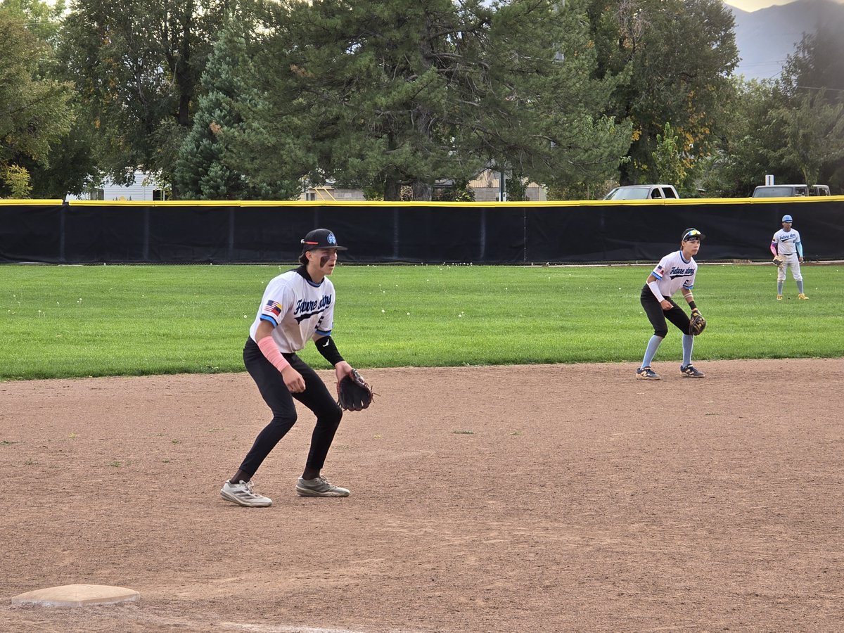 TateBadell28's tweet photo. Just a little defense today. Playing with Future Stars 16U Gold in Saturday League games.

#baseball
#grind 
#hardwork 

@coachJohneric 
@CoachMamsUD 
@CoachBeede 
@CoachMongero 
@CoachBailey45 
@CoachDanCasey 
@coachschuman 
@Coach_Norvell 
@CoachSBeamer https://t.co/TRDbEcNIGE