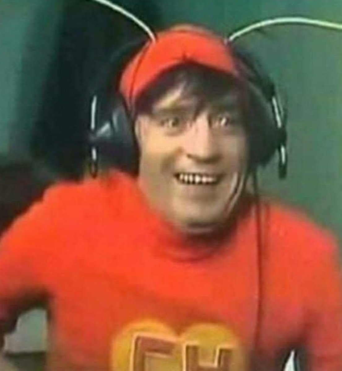 fercho1138's tweet photo. En la #pandemia cuando en videollamada de trabajo escuchabas la violencia intrafamiliar de tus compañeros: https://t.co/boSQyeJmtL
