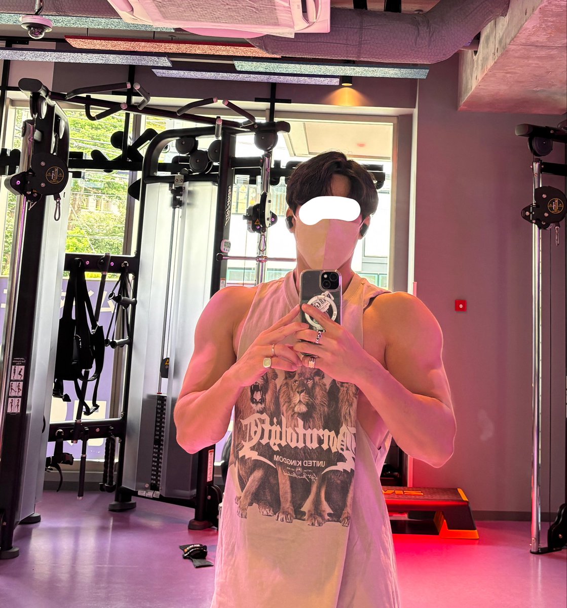 tysuke666's tweet photo. 最近のコーデと大会前の身体
今年のベストバイに入りそうなのが、AURALEEのシームレスTシャツとヘンリー。どらちも着心地が抜群で、インナーとしても一枚で着ても最高に様になる。 https://t.co/R5d1eU1j8I