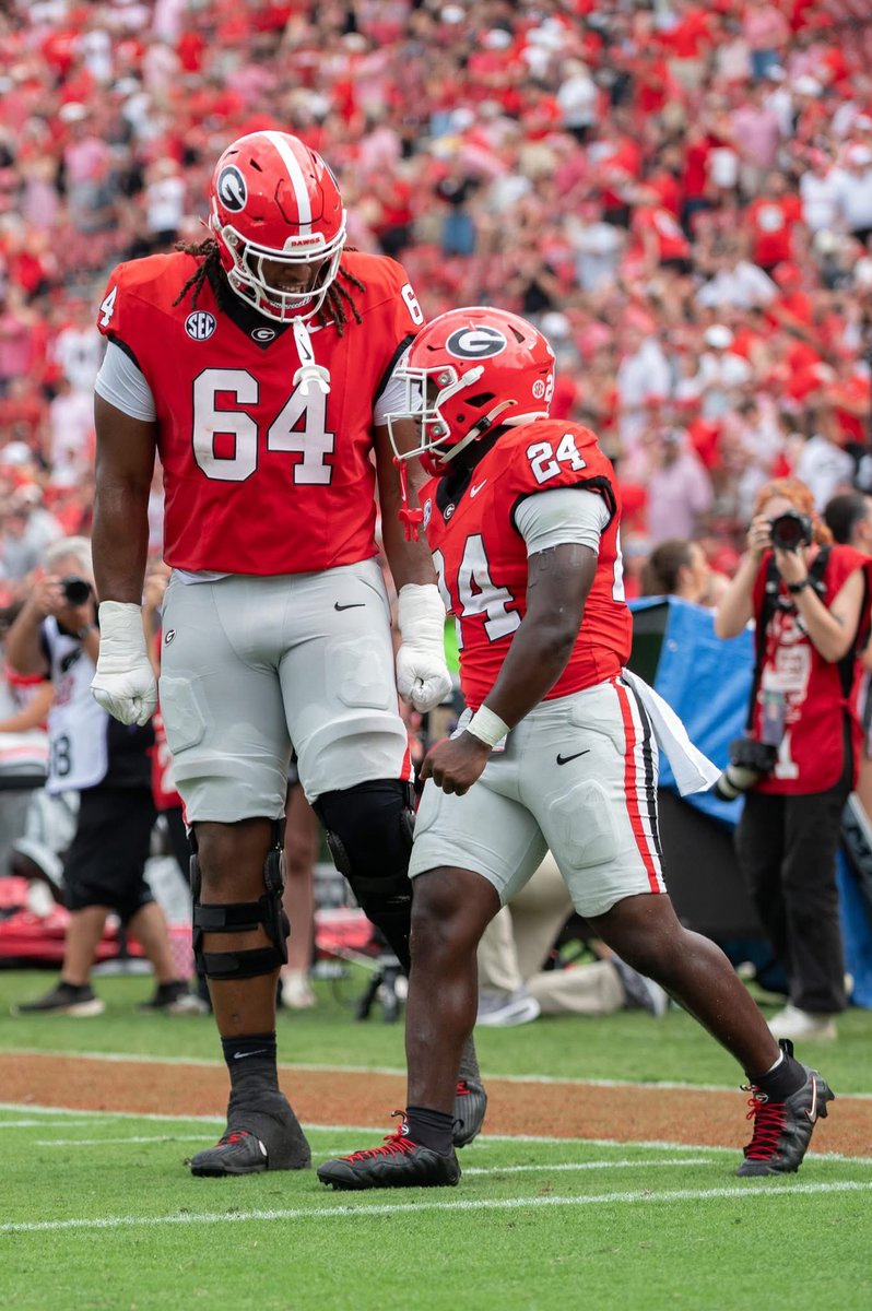 HamDawg115's tweet photo. Jah makes Bo Walker look like a child 😂 https://t.co/GEN4NwXXVl