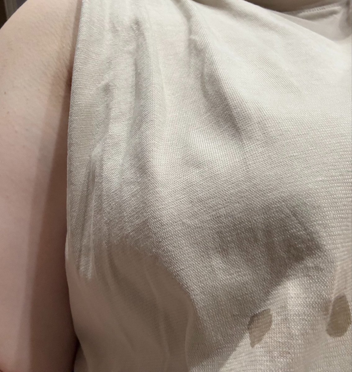 05090131rk's tweet photo. dm返すのしんどくなってしまってて😞😞

朝から母乳ですぎ、、 https://t.co/3ng8GYHUoZ