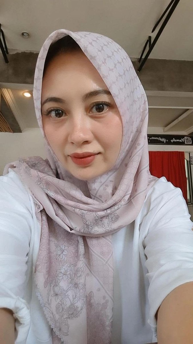bundayantia's tweet photo. udah siap nihh,,bunda kerja dulu yaa🤍🤍 https://t.co/4MzhUc9ieh