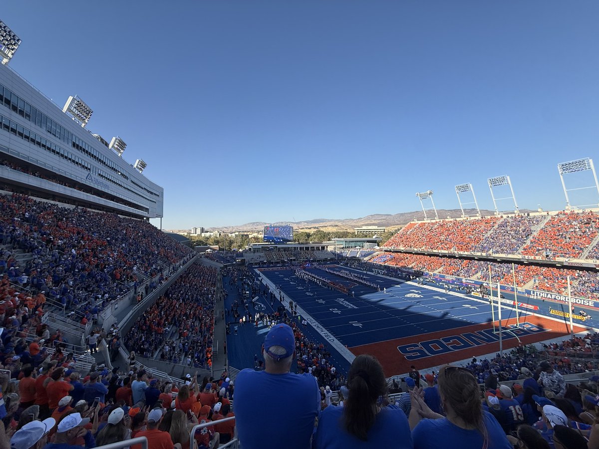 willmbetts's tweet photo. #22 Boise State vs #20 Houston https://t.co/wMIlIy5jHZ