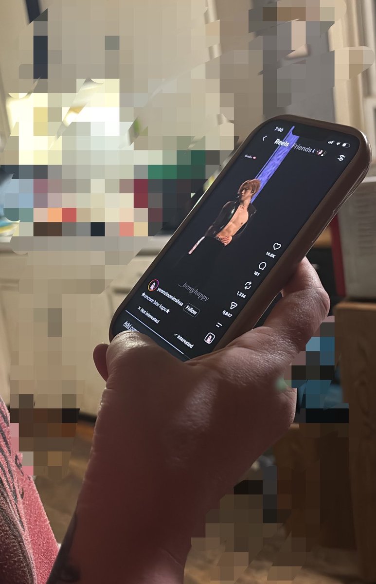 lune_clipse's tweet photo. heard a familiar tune so i looked over at my moms phone https://t.co/Xm6T4BpnEc