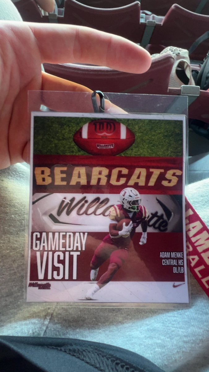AdamMenke_'s tweet photo. Grateful and big thanks to @WillametteFB for the game day opportunity. GO BEARCATS🐻🐱! 
@CentralHSFB https://t.co/ufS9g0TZhU