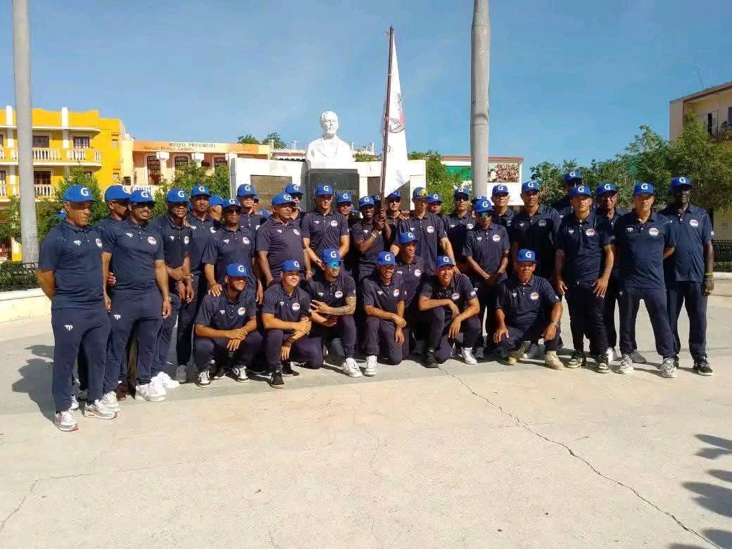 PresidenteYara's tweet photo. #AbanderamientoDelEquipoGranma
⚾️🐴 Acompañamos a nuestros #Alazanes con la confianza de que el esfuerzo, la disciplina y el amor por esta tierra los conducirán a grandes resultados.
¡Éxitos, campeones!
#Yara los acompaña y apoya en cada desafío. https://t.co/NP62FNf17V