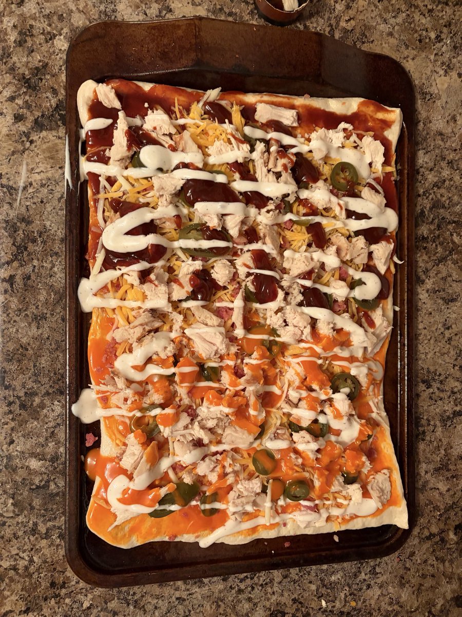 smitchell17's tweet photo. Possibilities are endless

Half bbq / half buffalo chicken with cheddar cheese, bacon, Jalapenos, and ranch https://t.co/REJp7iAOeU