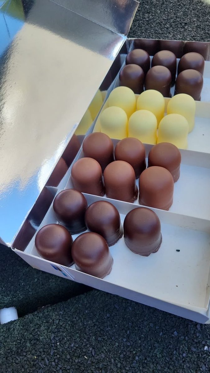 porcel4indolls's tweet photo. oomfs can someone please describe these to me ? Ive been dreaming abt these since I was 10 I wanna eat them so bad https://t.co/YE2w7PAhMB