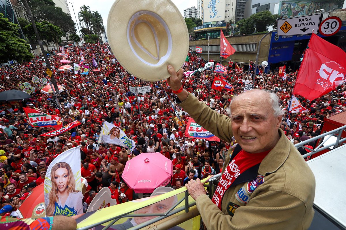esuplicy's tweet photo. Termino do dia de hoje acreditando na vitória de @LulaOficial @Haddad_Fernando @simonetebetbr e @MarinaSilva por uma Brasil mais justo e fraterno. 
Eduardo Suplicy, deputado estadual 13133
pela renda básica, justiça social e cannabis medicinal no SUS. 
Obrigado São Paulo! https://t.co/PX49GnG5BG