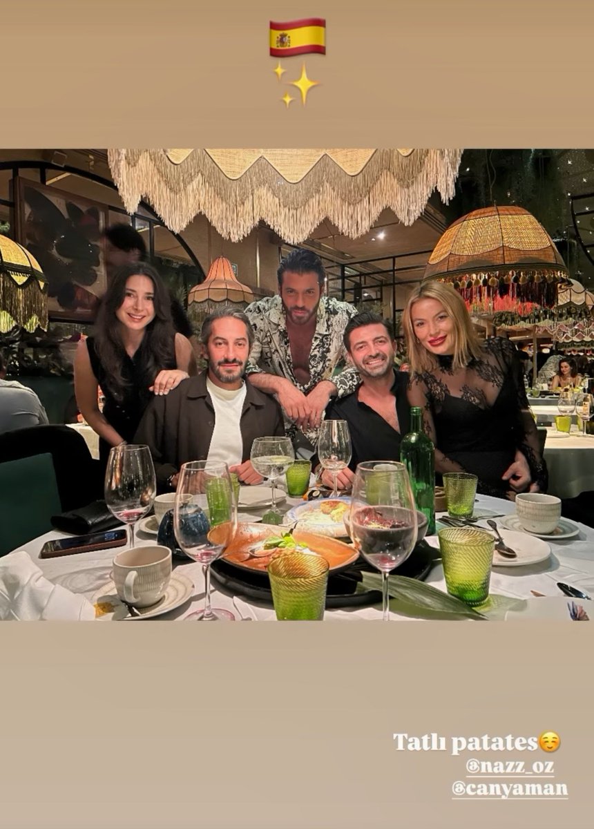 maria1010yo's tweet photo. #CanYaman y amigos https://t.co/yBHI51iCns