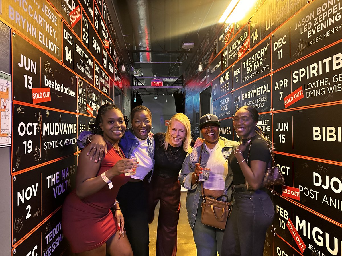 aminahimani's tweet photo. Being able to perform on a stage like this in the city that raised me was something special! Thanks again Chelsea for another feature on the High and Mighty Tour! Forever I love Atlanta🍑 https://t.co/uhQLD3BveR
