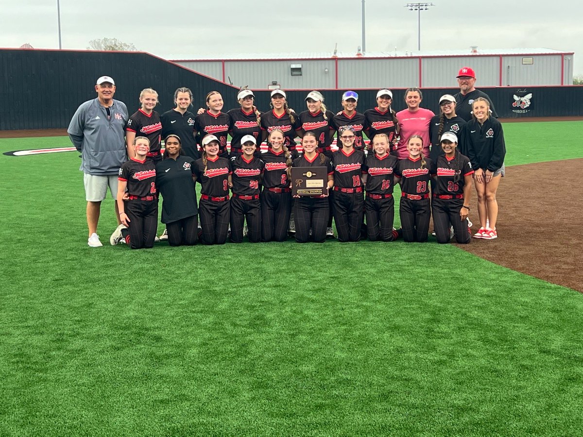 KayleeSmith2029's tweet photo. Hilldale Lady Hornets are Regional Champs! I pitched 2 of our 3 games and I am so happy I was able to help my team win! Next stop, Super Regionals 💪🏻🥎
@TulsaElite2829 @TulsaEliteSB https://t.co/nal9B6ss7i