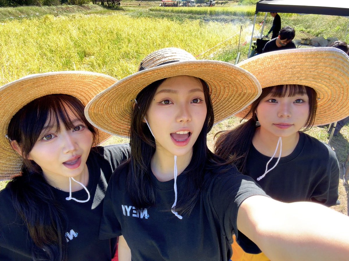 NEYMofficial's tweet photo. 昨日は稲の収穫に行ってきました🌾
最後には新米を美味しく頂きました💕︎💕︎
ありがとうございました🧚🏻
稲刈りの様子はReminoで配信されるのでぜひご覧下さい⭐️
#HALULU #KONOKA #RALA #NEYM https://t.co/ZQDiWLuOcY