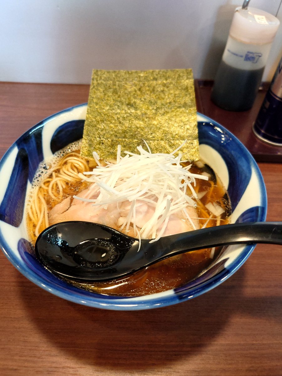 rx_gkokun's tweet photo. #とんぼ食べるな
煮干し蕎麦 https://t.co/WRCKAbGYPK