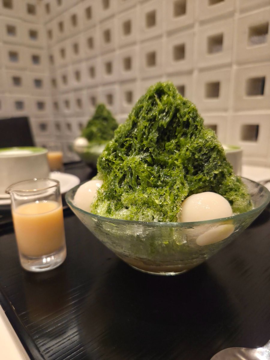i919masaking's tweet photo. ちょっと前に友達と行ってきた(*´꒳`*)貴教が食べてた白玉乗ってた宇治のかき氷♪♪貴教が食べていたのが宇治金時か宇治みぞれか分からなかったから両方頼んで、2人で分け合って善しにしたぁ！美味しかったぁ( ´͈ ᵕ `͈ ) https://t.co/JvHF0p6Dgj