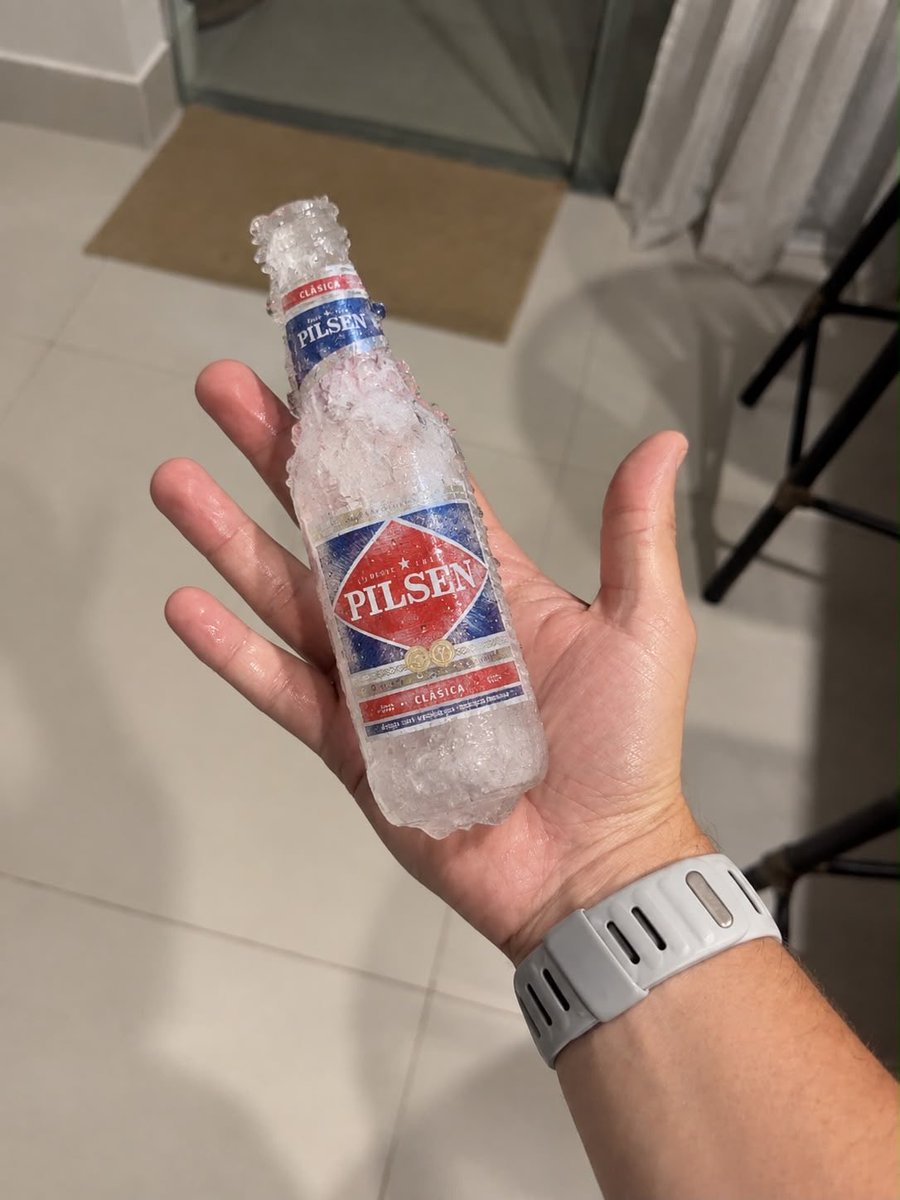 PilsenPy's tweet photo. no voy a tomar a no ser que vea un granizo de pilsen.

El granizo de pilsen: https://t.co/XamylbLWMB