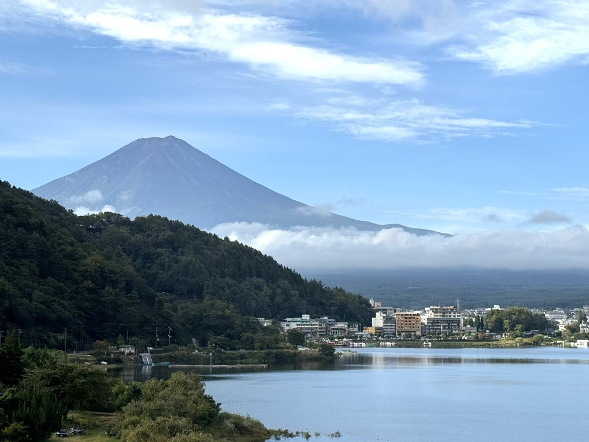 shinya_KANEKO_'s tweet photo. #宿泊ホテルの部屋から間近に観る富士山と河口湖
#故郷の岩手山も南部片富士と称され素晴らしいですが… #富士は日本一の山 ✨
#富士山 #河口湖
#IINE #IINEcompactmansion
https://t.co/TqhKTJB8q6
#IINA #IINArentalPloperty #EVchargeIINAspot
https://t.co/zNjwfRpkiw https://t.co/dvv9KG3jv1