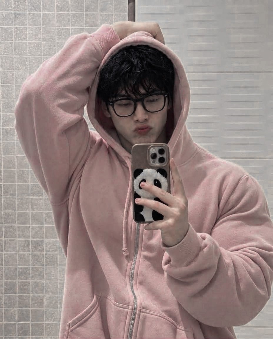 dinoniinho's tweet photo. ᅟᅟᅟᅟᅟ

Name: Park Jin Woo  —  “Dino”.
Height: 2,00 cm.
Age: 26 year.
Especies: Half Giant.
Occupation: Gamer &amp; Streamer.
Nationality: Korean.
Drink: Pepsi!
Favorite colors: Pink.
Favorite season: Winter.
ᅟᅟᅟᅟ
ᅟ https://t.co/X50xiD7Isz