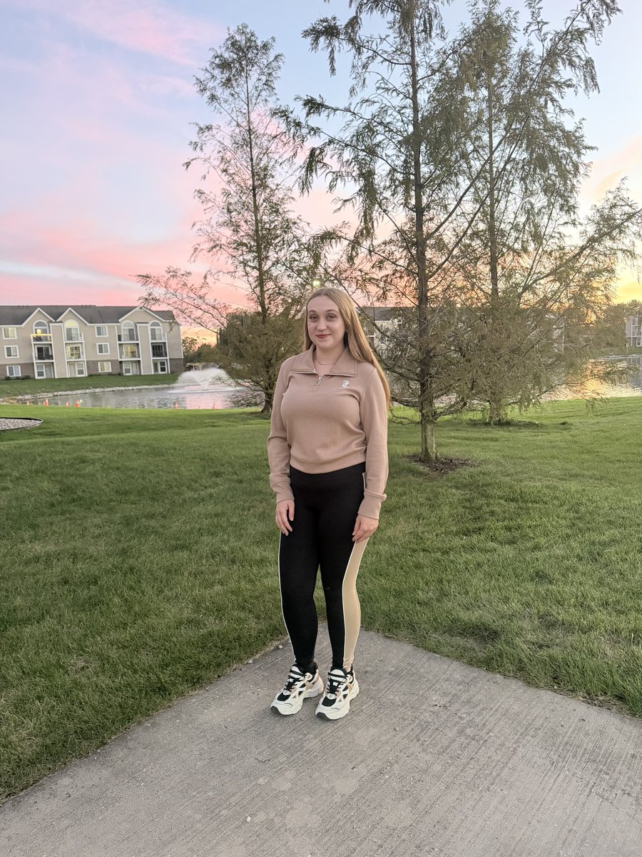 TheBasicHoodini's tweet photo. Outfit of the night 🤪 https://t.co/JmPKAgGGGZ
