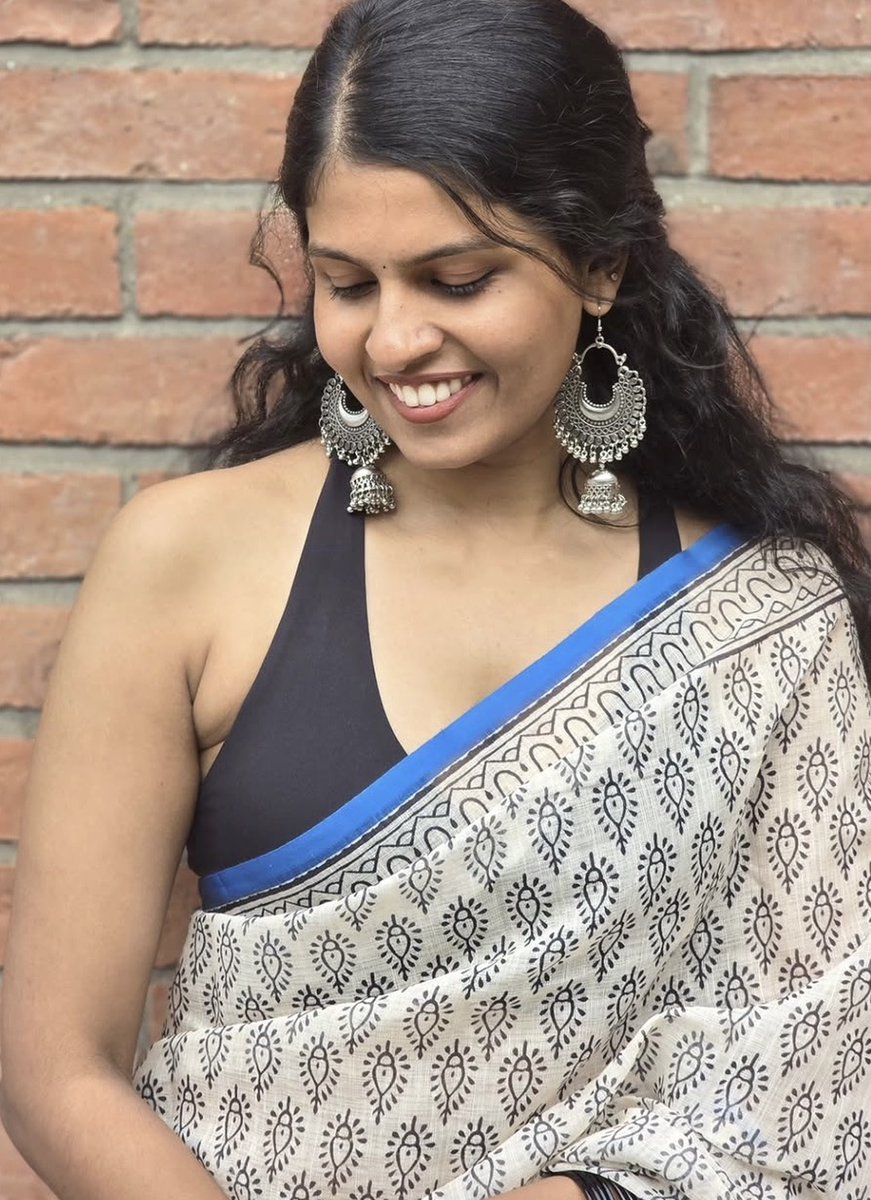 auntyveriyans1's tweet photo. PART 1....follow for PART 2 for this Mallu Tividiya shh
Follower Mallu senior katta peru Keerthana....Sariyana tivudiya munda, arippedutha gaaji koodhi munda deepu, Antha mola nalla sappi avaloda facela kaari thuppnum, kata vendiyadha nalla dha katura adhuvum andha perutha odambu irukke, uff jattiya uruvi vaaila sorugi seiyanum dii soothu mavaleyyy Keerthana mallu thuuu un moonjile thuuu punda mava