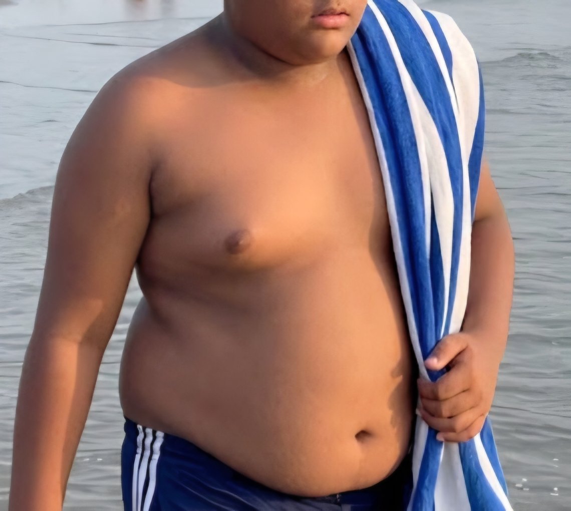 TocsC45219's tweet photo. Cute belly🐷❤️
#fatboy #chubbybelly #chubbyboy https://t.co/aURM10R5sc