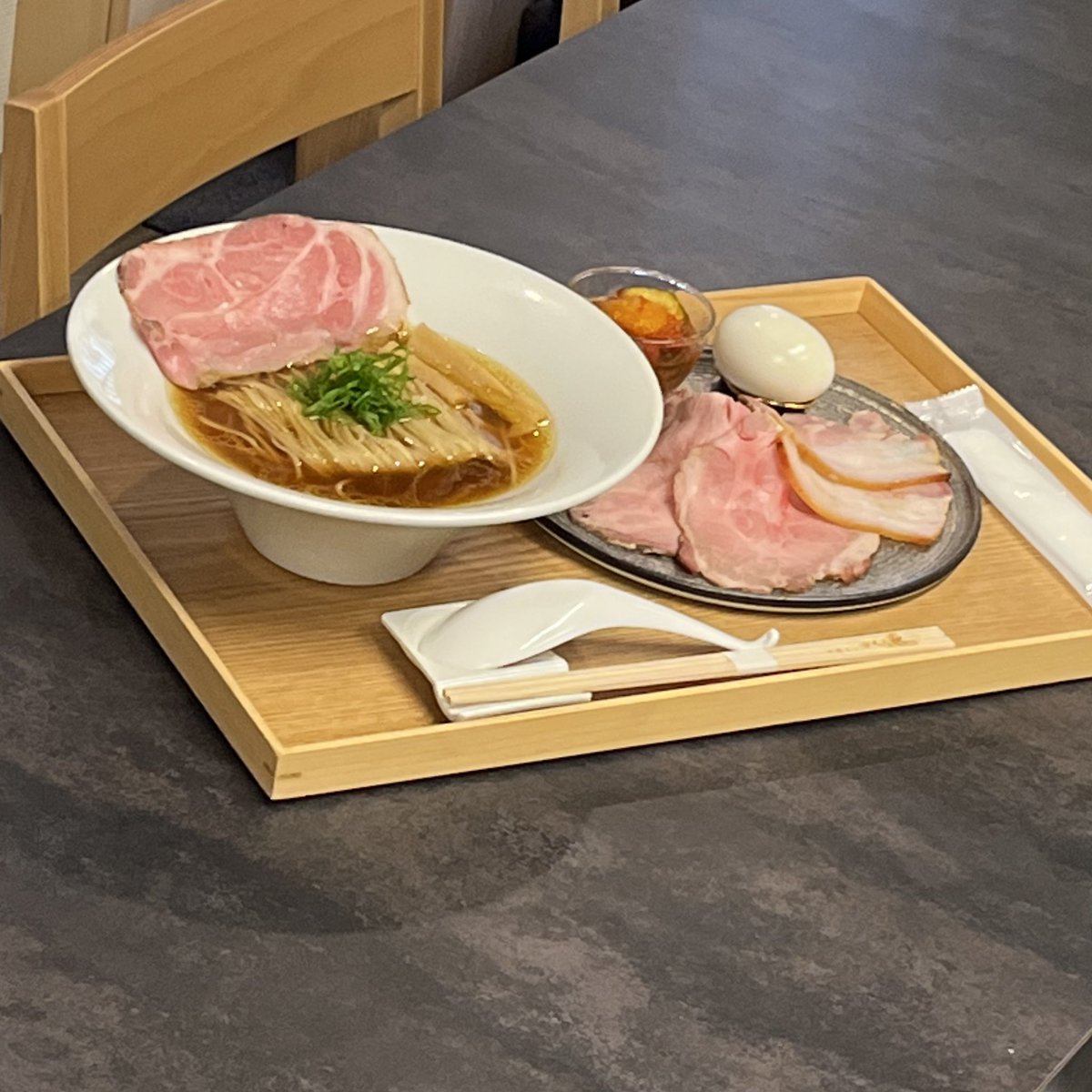 perdrix_jp's tweet photo. おはようございます！   

10/4 (日)も11時よりご来店をお待ちしております。    
営業時間は11:00〜14:45LO。  

🔸地鶏そばNOIR 
🔸地鶏そば BLANC
🔸いりこそば

#中華そばぺる鶏 
#自家製麺　#地鶏そば
#群馬ラーメン  #高崎ラーメン https://t.co/EsH4lVCzW0