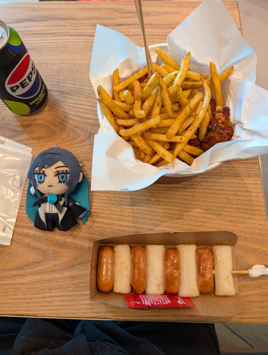 djcatskratch's tweet photo. Finishing my stay in the beautiful South Korea with a tasty assortment of street food! Thank you for the hospitality and incredible memories! I will treasure them! #ado #xmf https://t.co/umMEwv9R48