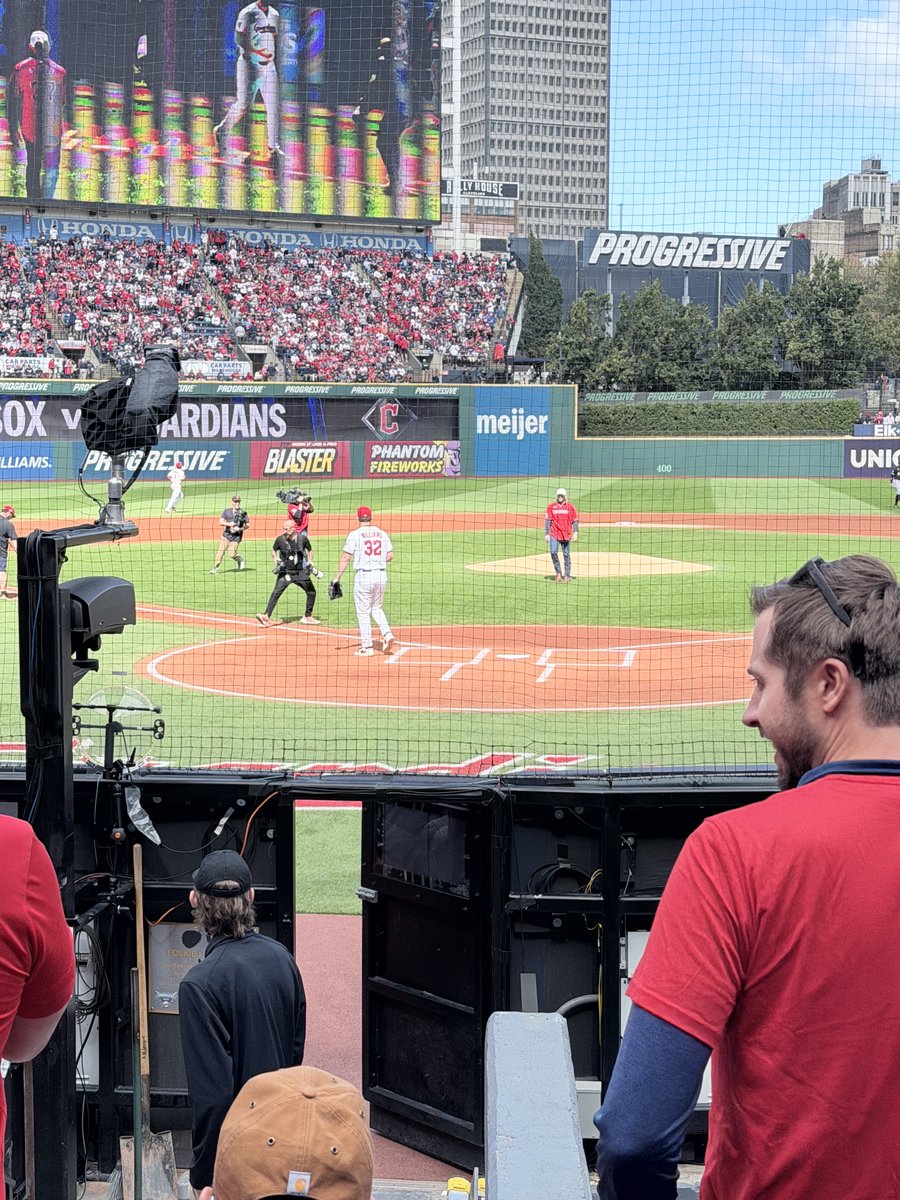 BenjaminJ48's tweet photo. 1) In some ways it was a perfect game today

The beer tasted perfect, the hotdog hit the spot, and it was a beautiful autumn day in Cleveland. I attended a game with a friend: and we had a blast https://t.co/zTZX3HaVXk