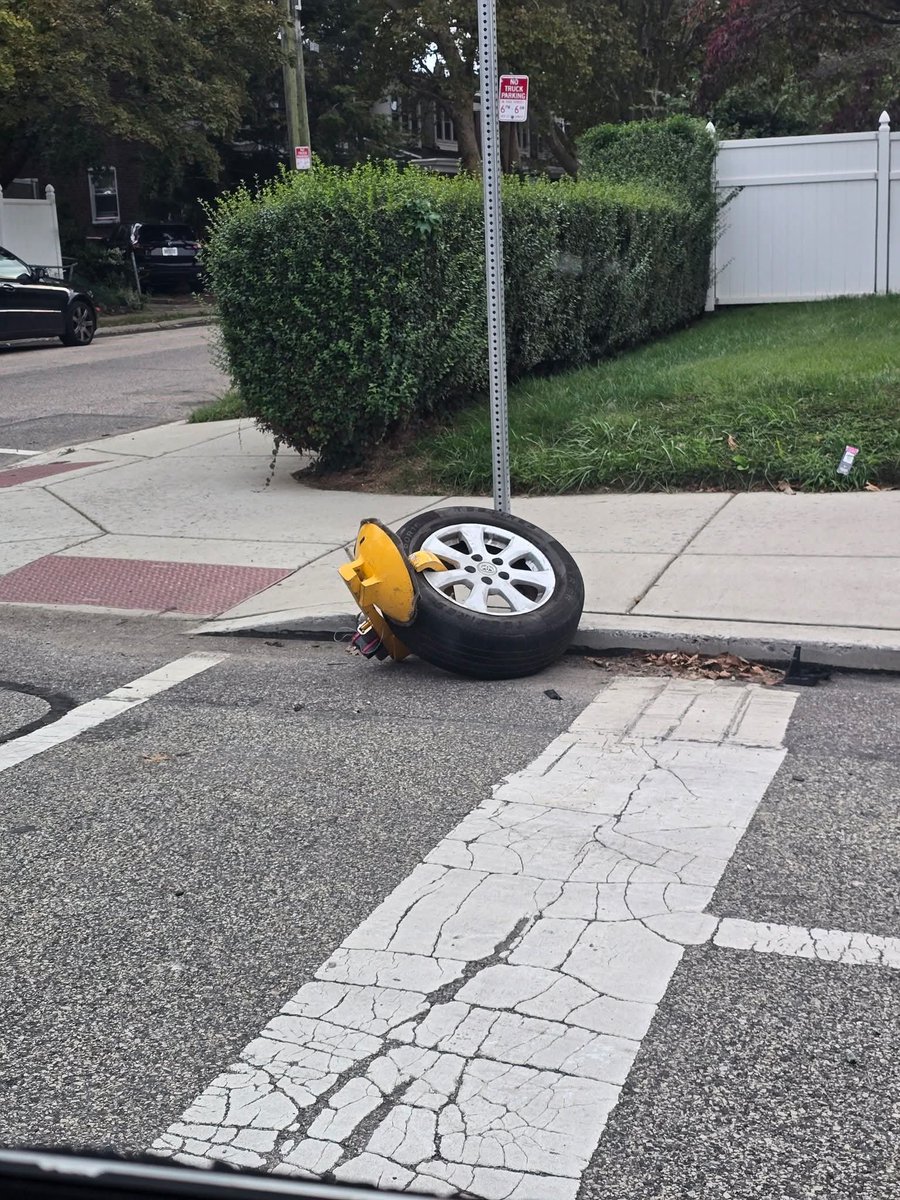 Mrstanleycup's tweet photo. Philly a wild place. Lol https://t.co/EgL2HSA86O