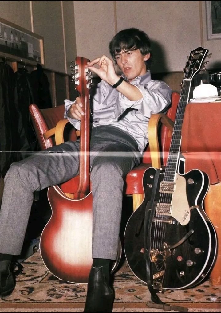 panicforsale's tweet photo. A Geração Z quer fazer sexo com George Harrison https://t.co/6R9ao2R6yT