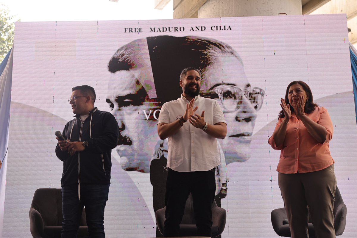 nicmaduroguerra's tweet photo. A 9 meses del secuestro del Presidente Nicolás Maduro y la Primera Dama Cilia Flores, ratificamos junto al pueblo de Caracas que no descansaremos hasta verlos volver. Por la juventud, por la vida, por nuestros abuelos y abuelas, por el futuro que nos espera, esta lucha continúa y nosotros, Dios mediante, ¡venceremos!