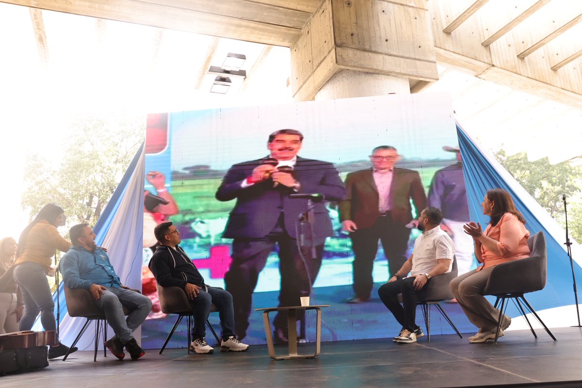 nicmaduroguerra's tweet photo. A 9 meses del secuestro del Presidente Nicolás Maduro y la Primera Dama Cilia Flores, ratificamos junto al pueblo de Caracas que no descansaremos hasta verlos volver. Por la juventud, por la vida, por nuestros abuelos y abuelas, por el futuro que nos espera, esta lucha continúa y nosotros, Dios mediante, ¡venceremos!