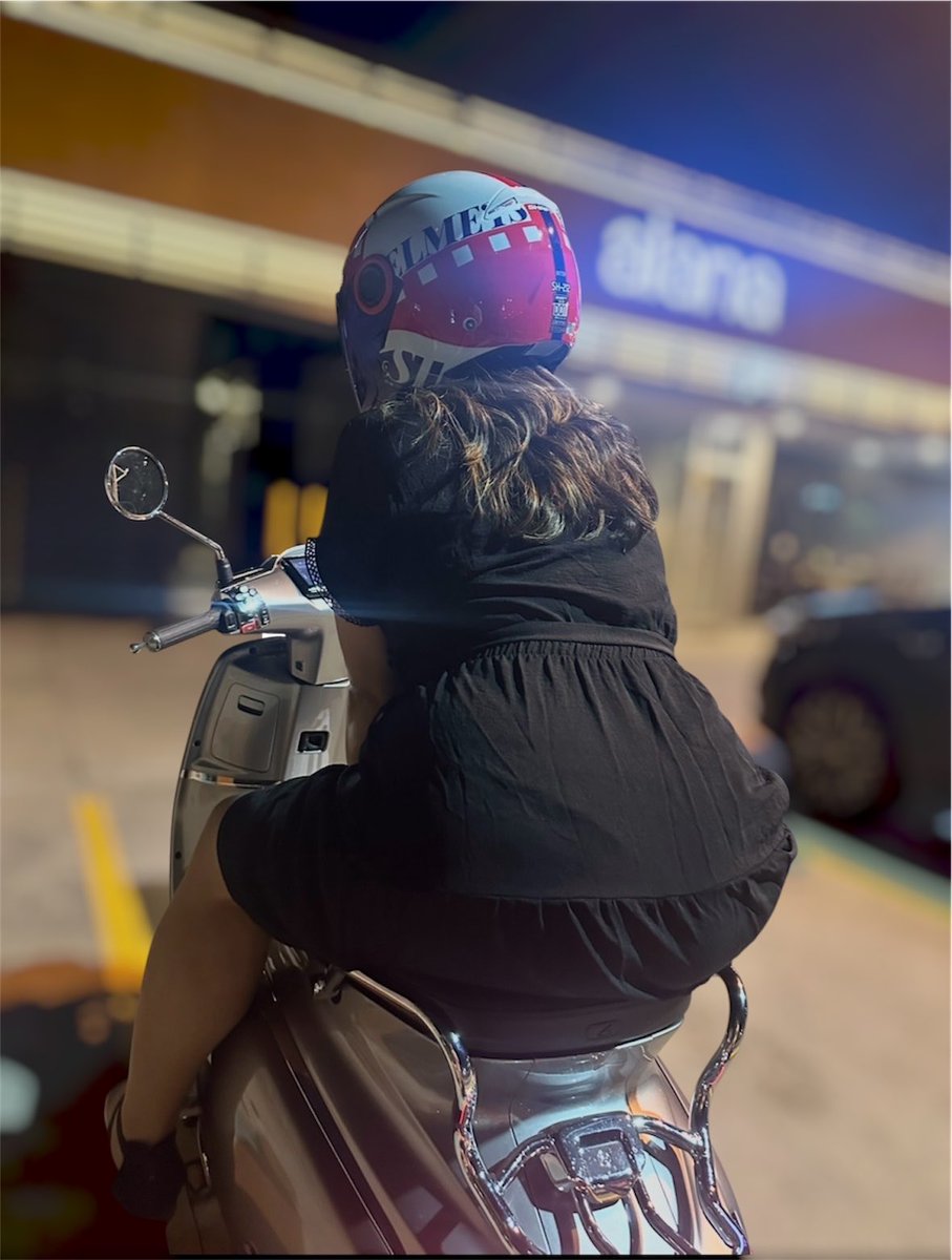 Enfermerahot95's tweet photo. Buenas mis pacientitos hermosos!!! Como están? Ya bien descansados?? Les gustó la panty ganadora del día de ayer? Ahora díganme quien se anima a llevarme en su moto? 🤭 https://t.co/PXX39gXVeA