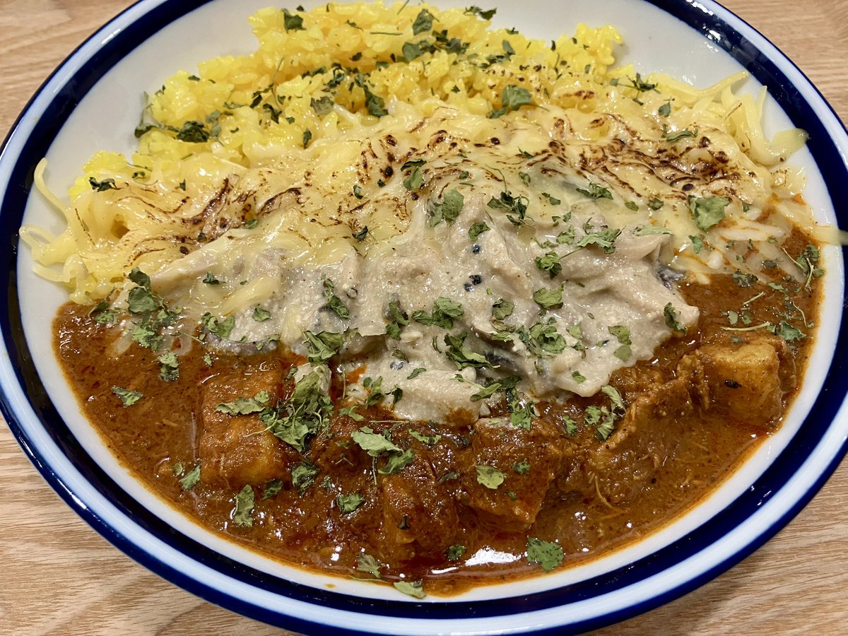 regenbogencurry's tweet photo. １０月４日（日）
特製スパイシーポークカレー＋きのこソテー（クリーミー麻辣ソース）

特製チキントマトスープで煮込んで濃厚な仕上がりです🤩
ほどよいシビ辛のきのこソテーはカレーにもライスにもよく合います😋

１１：１５〜１３：３０ＬＯ
なくなり次第終了
ご来店お待ちしております🌈 https://t.co/3O3vLN54Ry