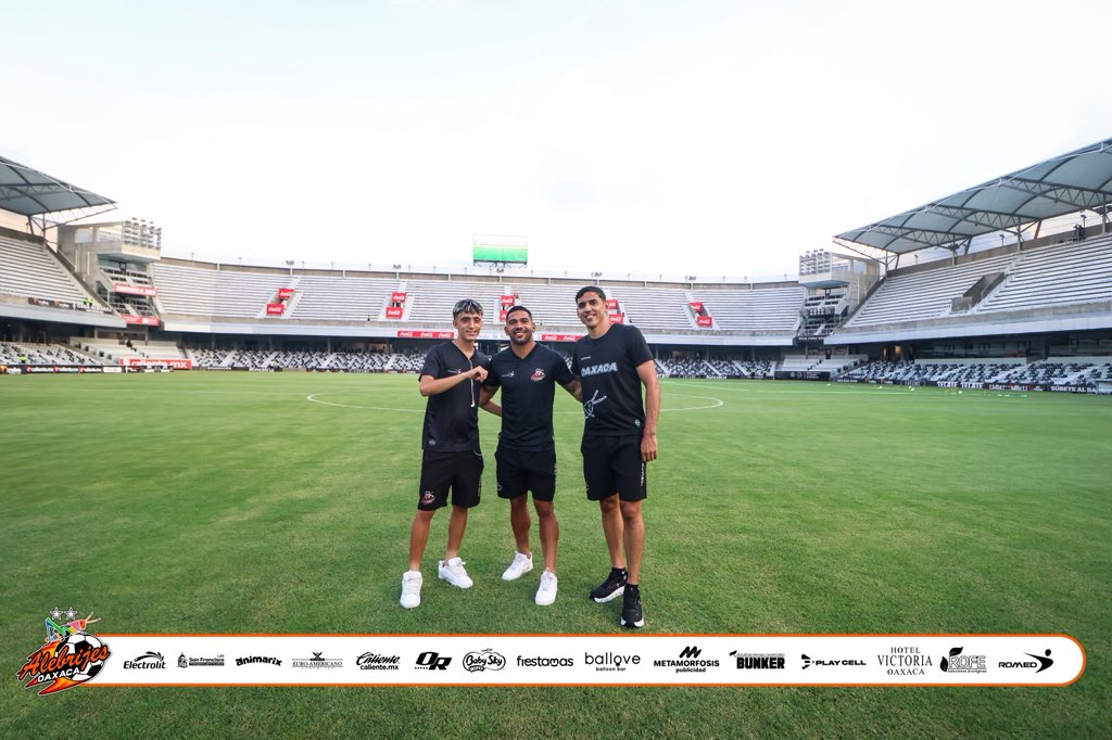 AlebrijesOaxaca's tweet photo. ✅🏟️| Ya estamos en el estadio Luis “Pirata” Fuente

#LaPasiónPermanece🖤🧡 https://t.co/5UvvjTfOik