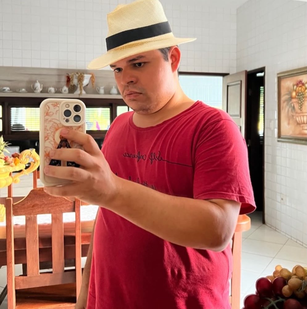 updatecharts's tweet photo. Geco revela que votará no Lula. https://t.co/v6jlCd3Lza