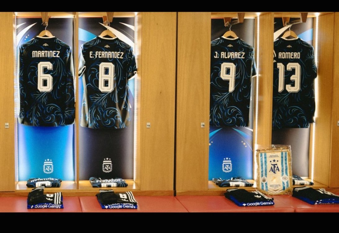 CrewsMat10's tweet photo. Argentina left Messi and De Paul’s spots untouched. 🥹🇦🇷❤️ https://t.co/YoEYbIrh3D