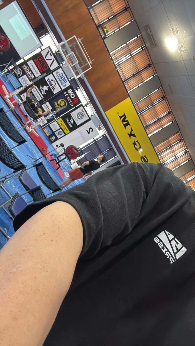 kurapope's tweet photo. 今日着なくていつ着るの？ってＰＲＥＳＳのTシャツ来て来場😊
朝の体重は74.0ジャストなので第０試技は問題ないはず🤔 https://t.co/jDLSM8S066