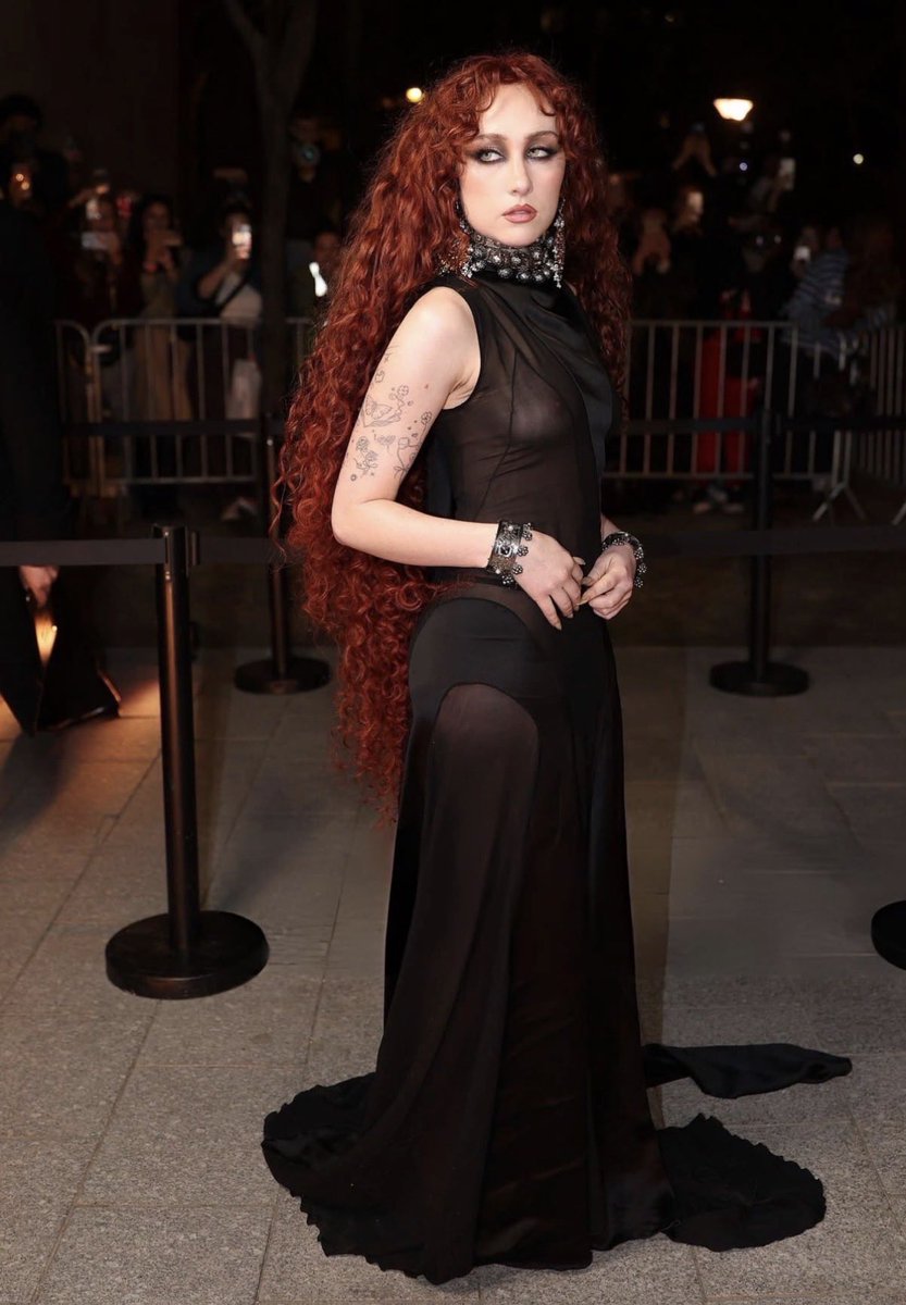 laurmichap's tweet photo. okay now I’m posting smth fun, let’s appreciate this underrated Chappell look https://t.co/dPuI0QN6R7