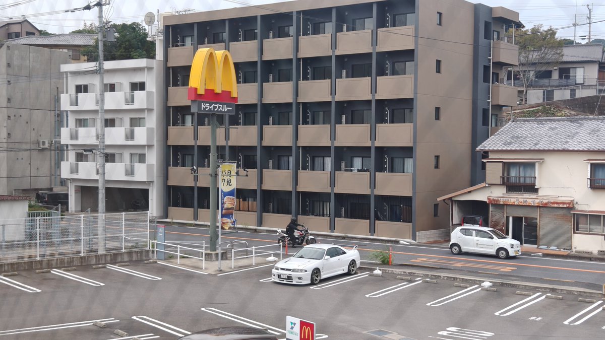 nao555imp's tweet photo. 朝はコメ一択。
すき家で朝食を食らいマクドで成人病まっしぐらセットを口にしつつ窓越しの３３を見る。
こういう時間っていいよナ。 https://t.co/tVBfZnUfJ6