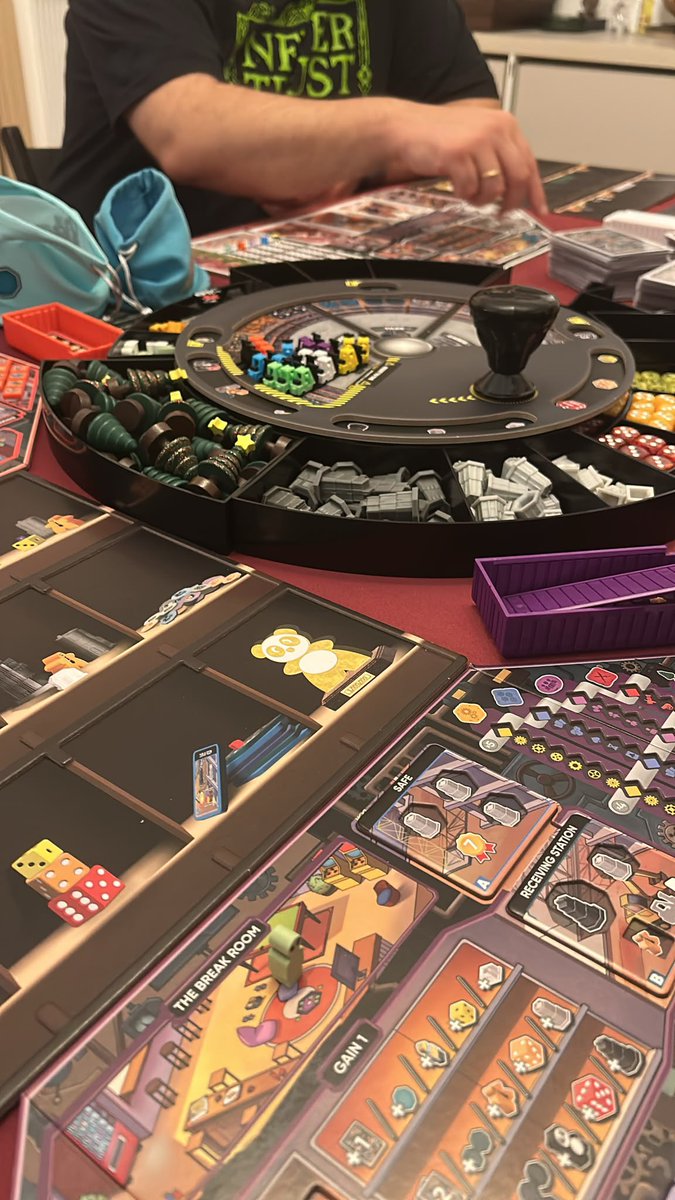 CaesarMeeple's tweet photo. First play of The Great Makers! An amazing game with absolutely gorgeous components. @beziergames 
The Great Makers 初プレイ！素晴らしいゲームで、コンポーネントも本当に美しい！👍🏻 https://t.co/bwXsEpgOu4