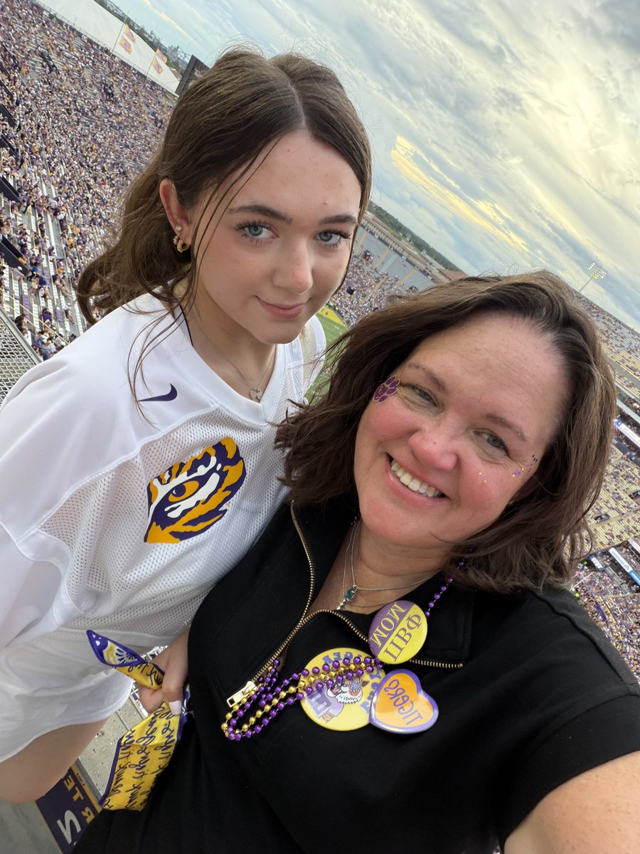 JenDeJournett's tweet photo. It's Saturday night in Death Valley! Let's go @LSUfootball #GeauxTigers @LSU #FamilyWeekend 🐯💜💛😇🪽🪽 https://t.co/UEBrAA2teL
