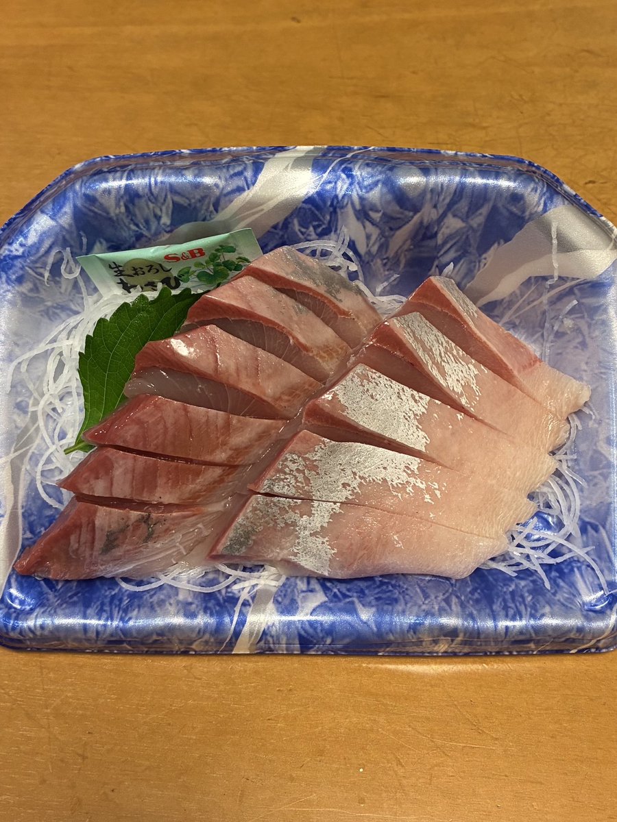 toyama_damashii's tweet photo. 富山スーパー価格

←刺身398円                          かに648円→

#富山県 #富山 https://t.co/P4c00S34xG