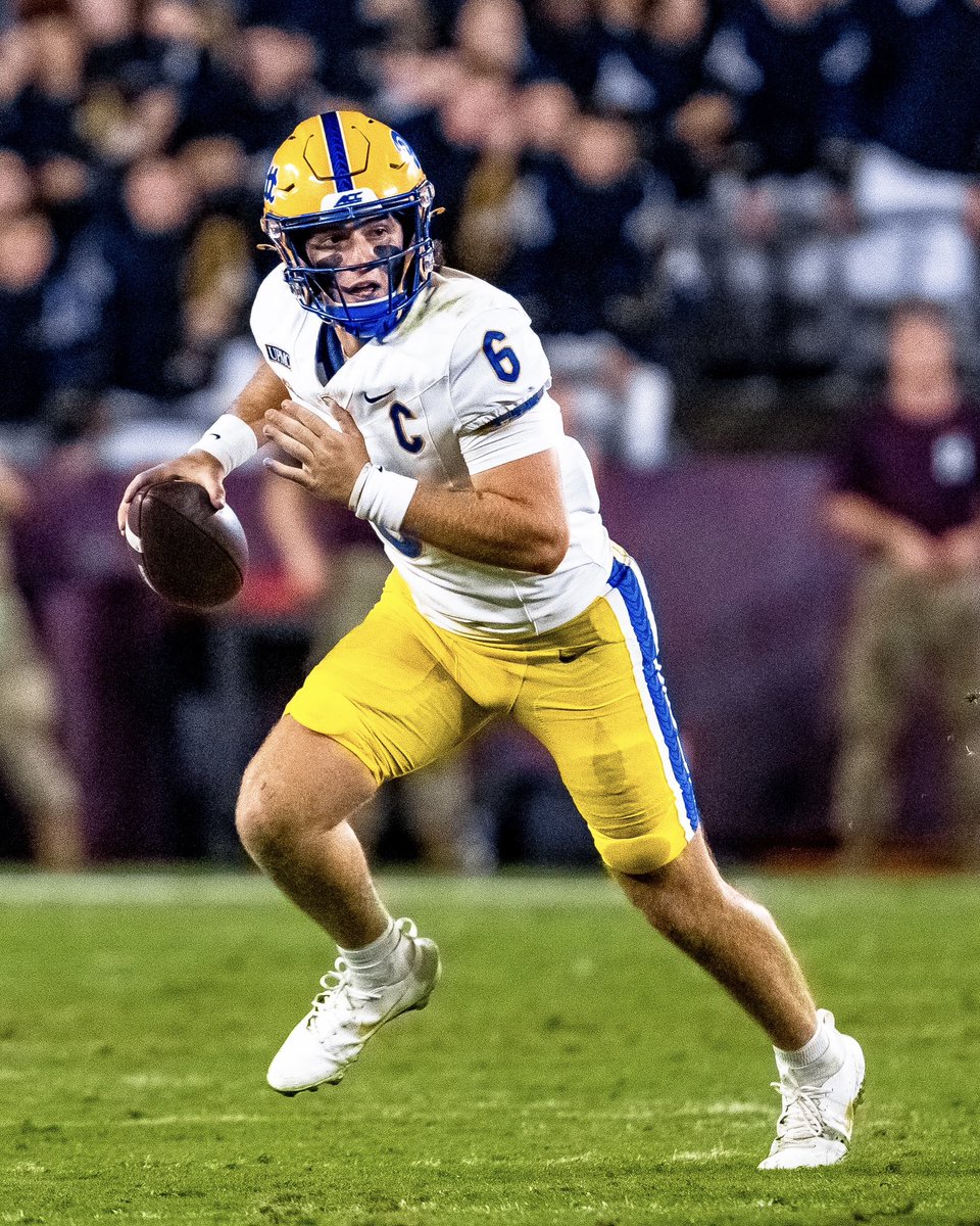 Pitt_FB's tweet photo. With you all the way, 6 💙💛 https://t.co/DZsPKYUOxf