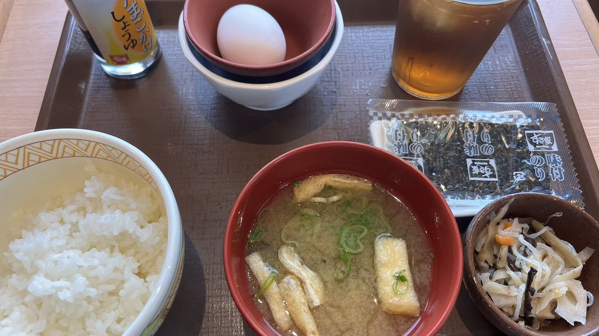 doragon3_8's tweet photo. #すき家
モーニングをすき家さんで…
ご飯は食べないので…小盛に
お会計300円ですた(ΦωΦ)ゞ
もう体重がヤバいw
いまさら騒ぐことでは無いですが(遠い目)

お隣のおとっつぁんが寝てるw
田舎のすき家あるある＿φ(．．)ﾒﾓﾒﾓ https://t.co/zPUNph2PYI