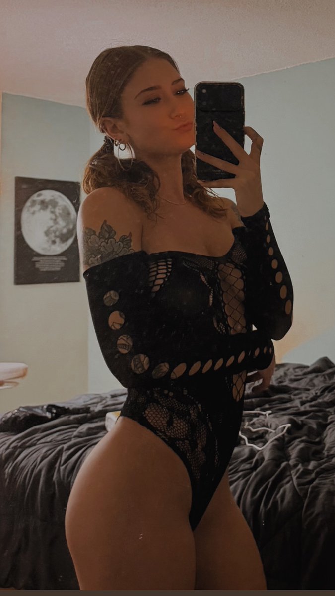tattedrubyy's tweet photo. Let’s get nasty 😏 come watch me take BBC over and over on my #OnlyFans #OnlyFansModel #OnlyFansGirl #OFModel #ContentCreator #SpicyContent #ExclusiveContent #SubscribeNow #VIPContent #TattooedGirls #InkedGirls #TattooBabe #InkedAndSexy #SlimThick #NaturalBody https://t.co/dny1VyKDeB