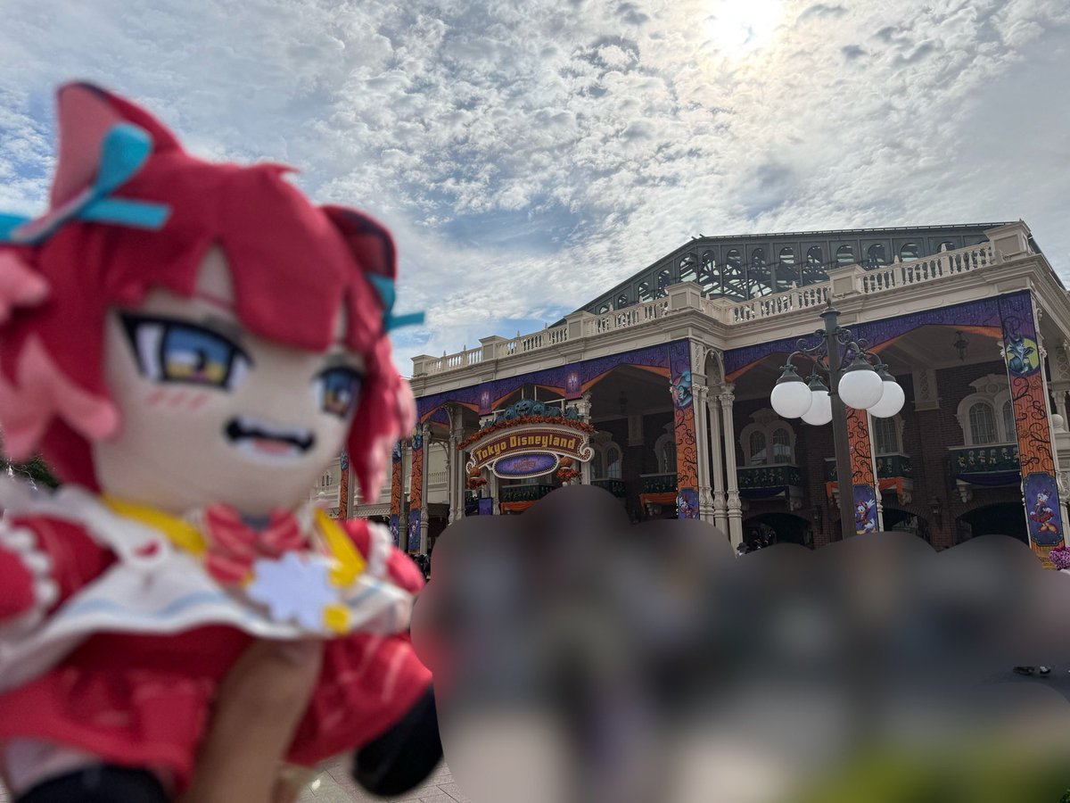 EtO8y's tweet photo. 3ヶ月連続でディズニー来たよ〜
#みつかるび https://t.co/SI0EHbydu4